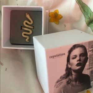 RARE Taylor Swift Reputation Gold Snake Gucci Ring
